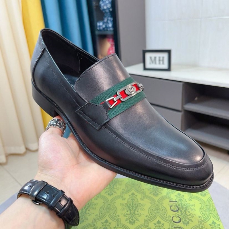 G*u*i leather shoes